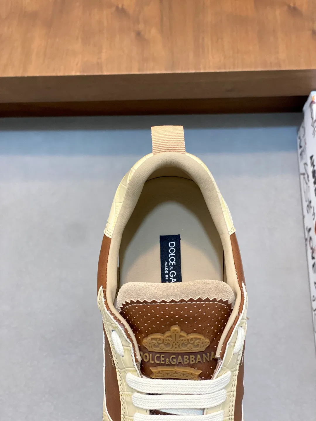Men's shoes 💰580 2025👉D&G calfskin logo men's casual shoes. As a symbol of exquisite craftsmanship and exquisite details, it is newly embellished with the electroplated DG logo, and high-frequency technology creates a three-dimensional silhouette. Imported cowhide upper + cowhide lining + original rubber outsole 😎😎😎, hand-sewing technology, a must-have item for summer ✈️✈️✈️ Size: 39-44 (38.45 46 customized)